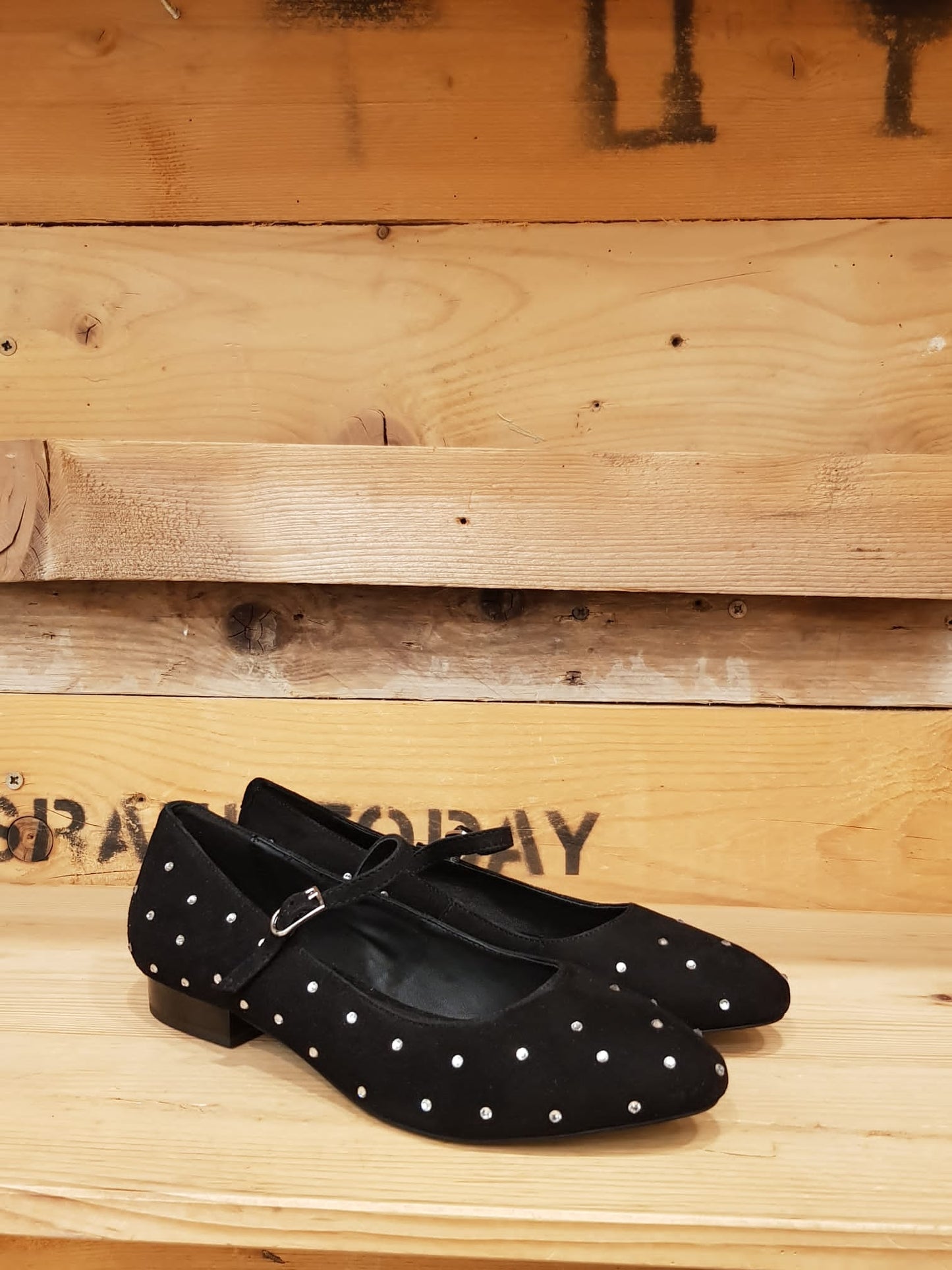 נעלי מרי ג'ין מעוטרות באבנים 73830H24