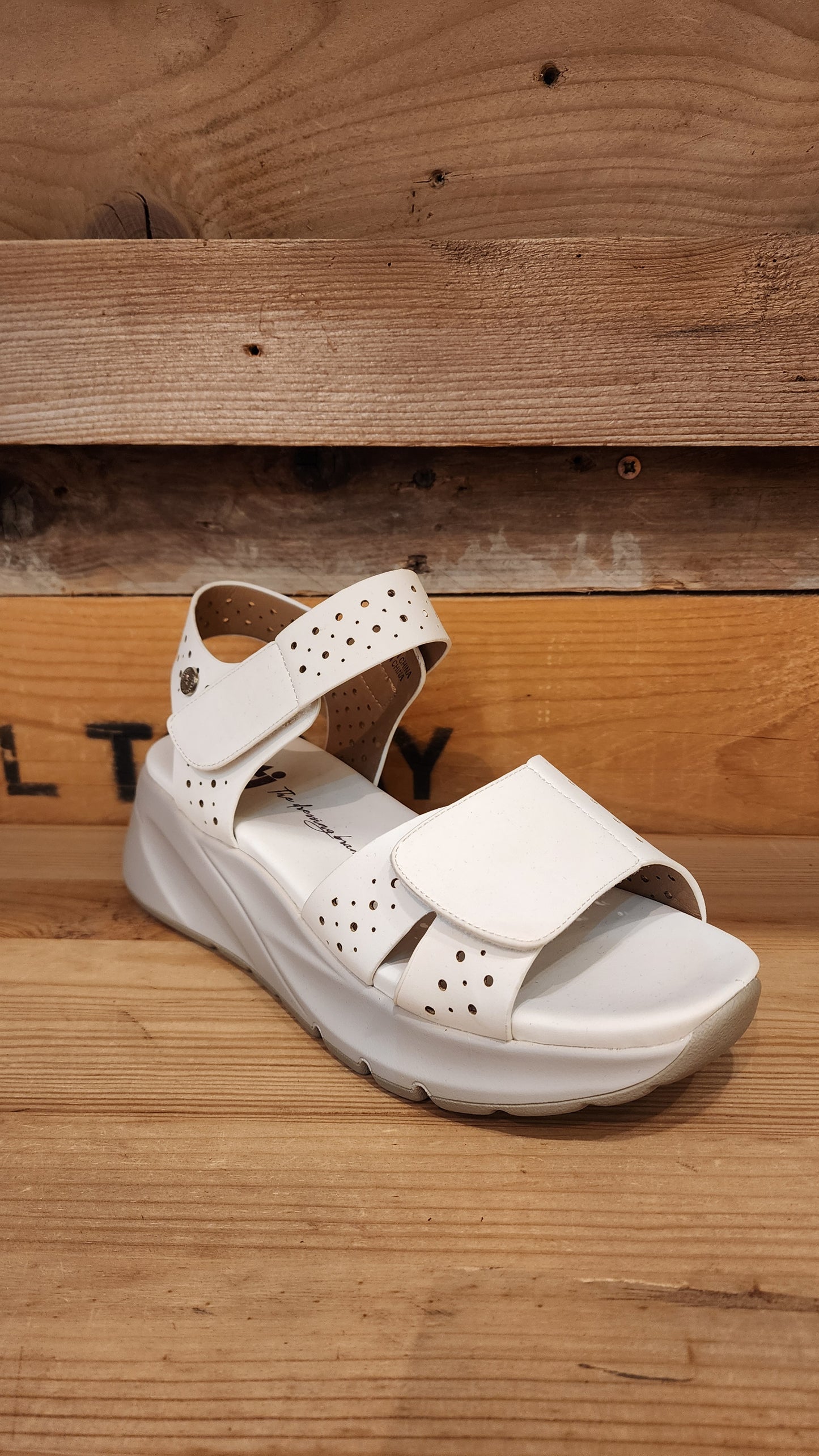 סנדלי סקוץ 143897S25