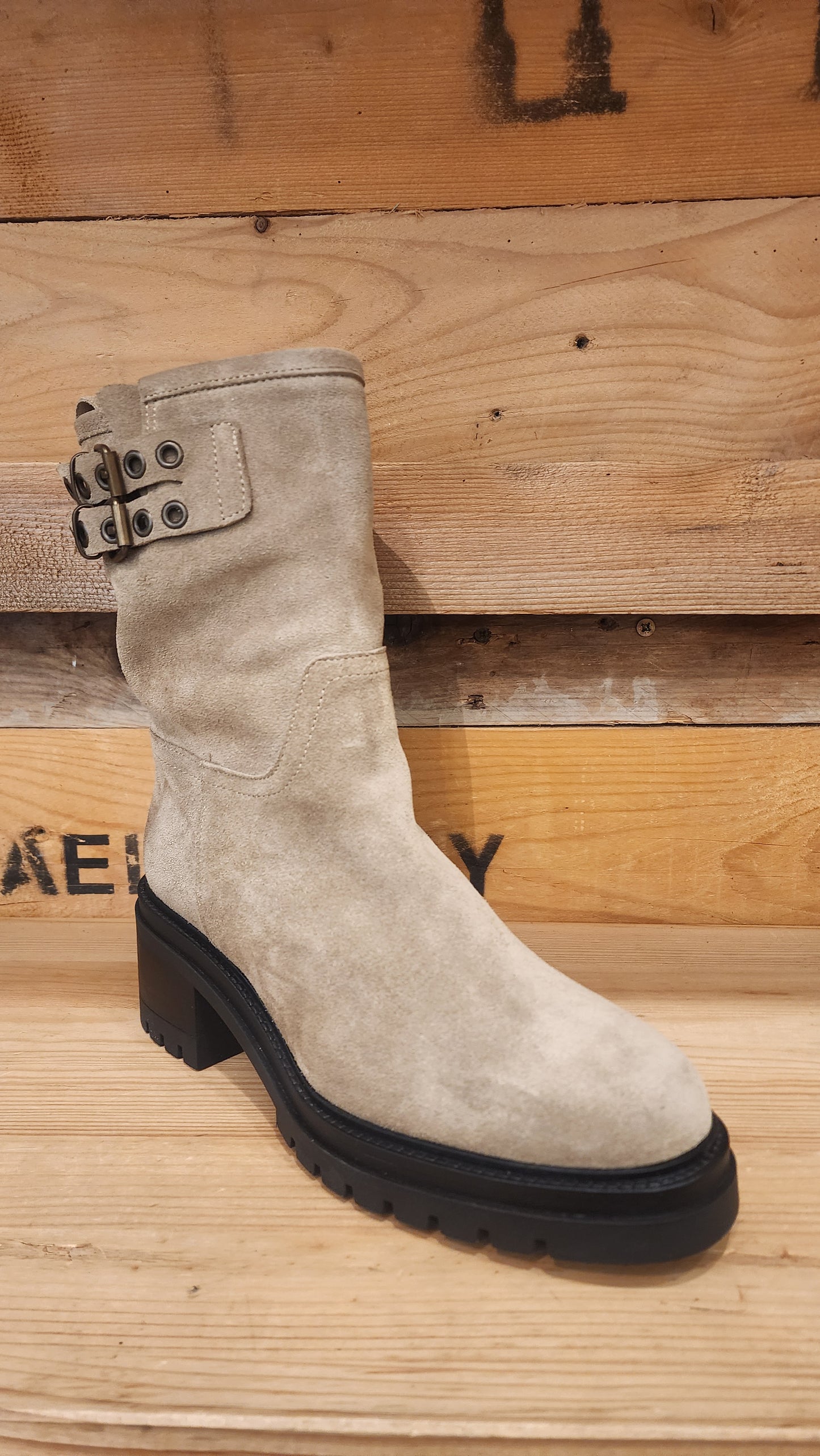 מגפוני 3/4 MOIRA11H25