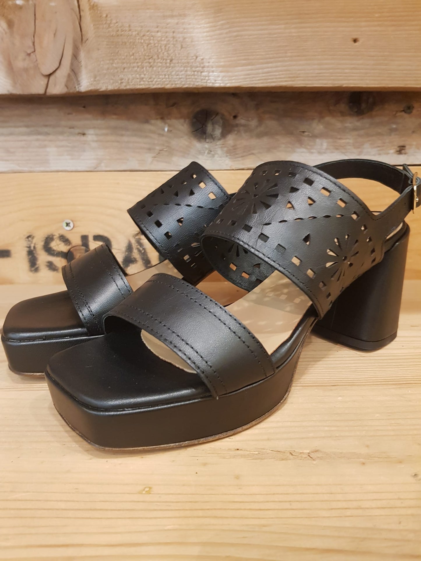 סנדלי לייזר PINA13S25