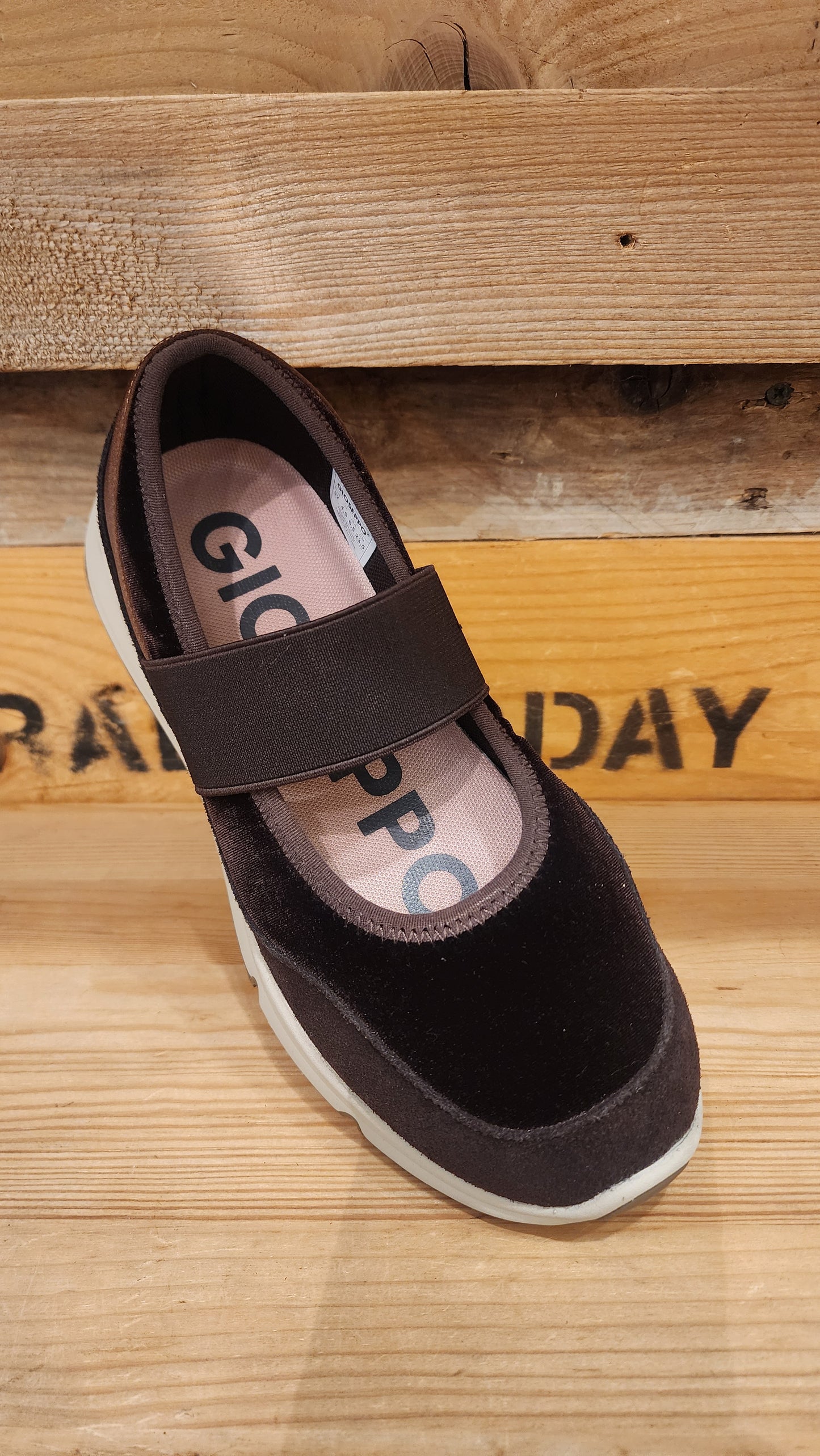 סניקרס גומי 76436H25